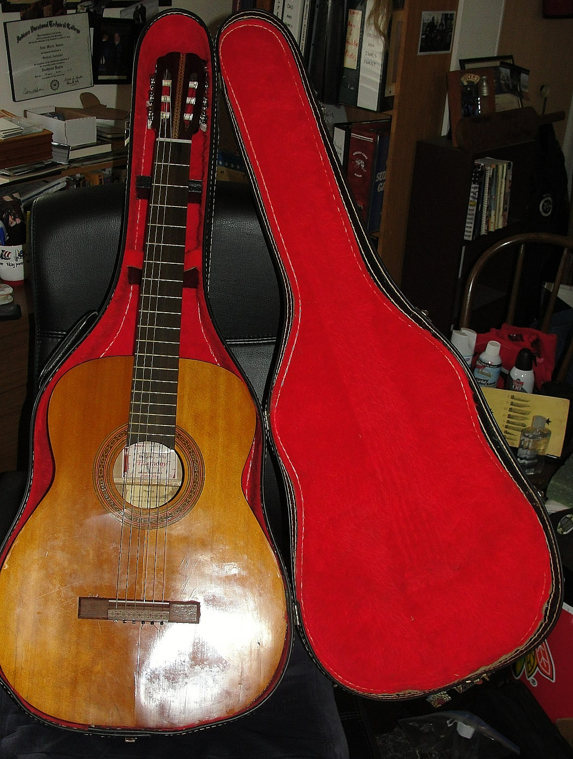 VINTAGE HARMONY ACOUSTIC MODEL NO. H6290 USA GUITAR W / CASE