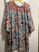 Vestido Adara en color azul, rosa y melocotón talla XL...