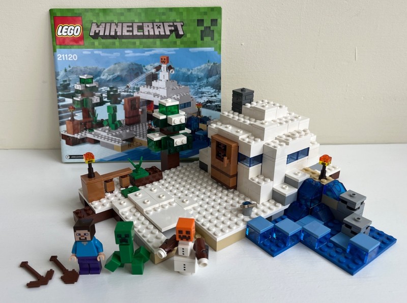 LEGO Minecraft The Snow Hideout 21120 - Complete