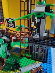 LEGO Collectors Condition 6270 Pirates: Forbidden Island & Instructions & Box
