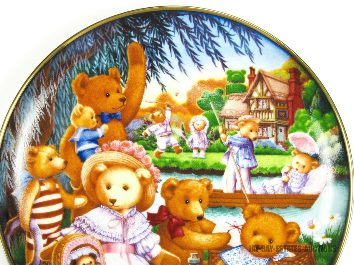 1991 FRANKLIN MINT HEIRLOOM TEDDY BEAR PICNIC PLATE CARL LAWSON