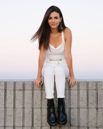 Victoria Justice 8x10 Sexy photo 176 - Picture 1 of 1