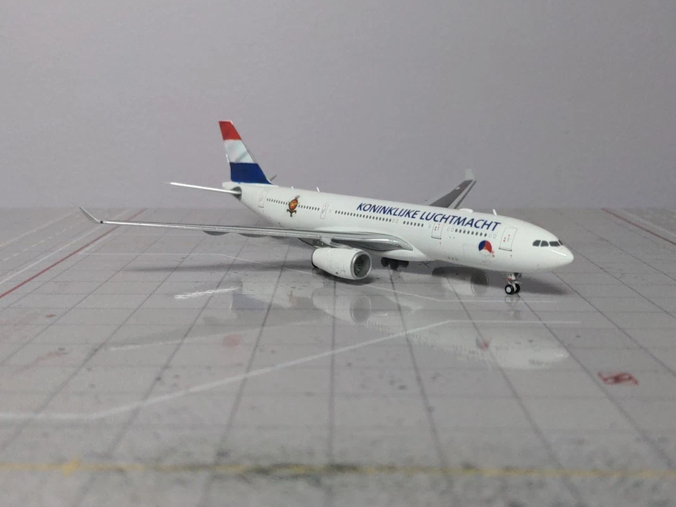 1:400 JC CUSTOM NETHERLANDS AIR FORCE A330-200 - Image 3 of 4