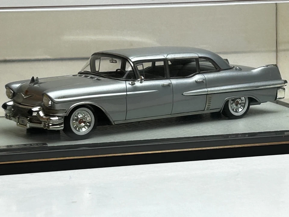 GLM 1:43 1957 Cadillac Serie 75 Limusina Edición Limitada 1 de 299 Foto 3 de 4
