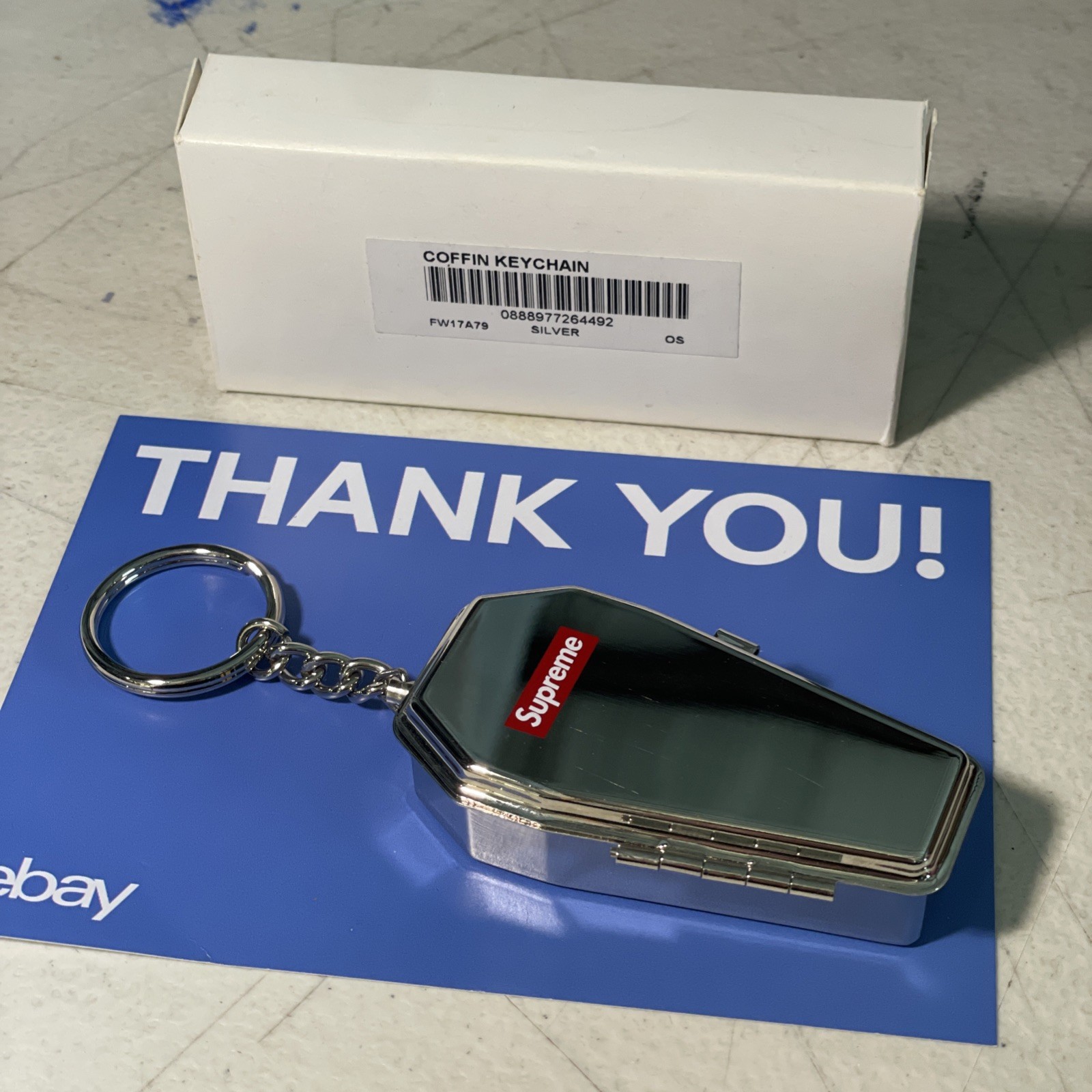 Supreme FW17 2017 Coffin Keychain Box Logo - Preowned With Box Silver