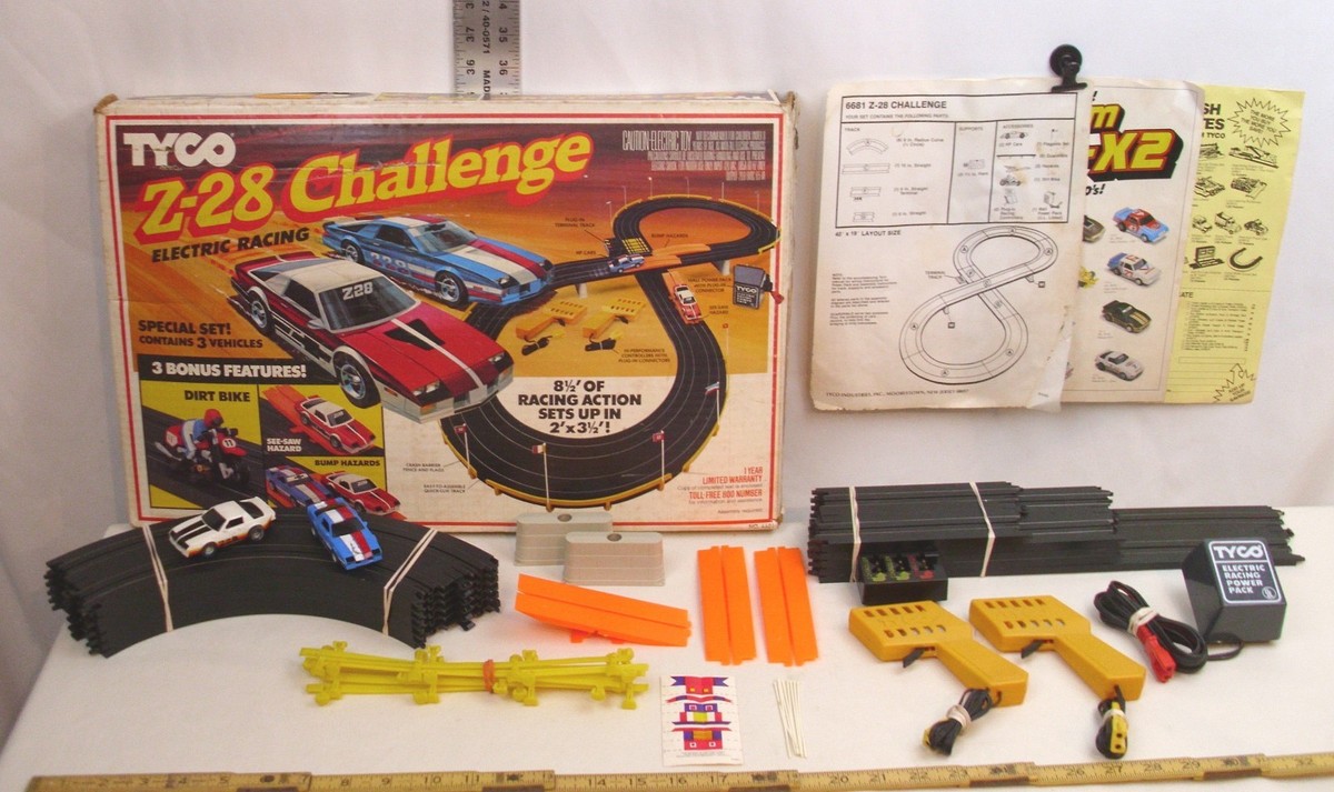TYCO Z-28 CHALLENGE CAMARO RACING SLOT CAR SET 1980 HO BOXED WITH