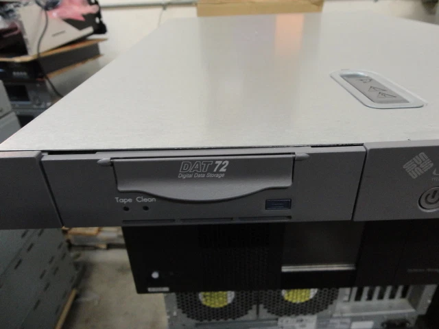 SUN 380-1325 1U RackMount Enclosure W/ DAT72 SCSI DDS5 380-1324 SG-XTAPDAT72-R2 - Image 2 of 4