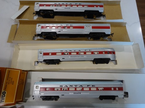 TYCO HO SANTA FE SET OF 4 PASSANGER CARS 1 TAVERN, 2 COACH 1 OBSERVATION CAR Box - Picture 9 of 11