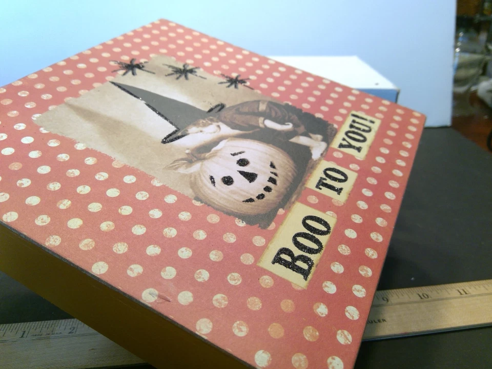 Letrero de placa de madera de Halloween Primitives de Kathy Boo to You Foto 3 de 4