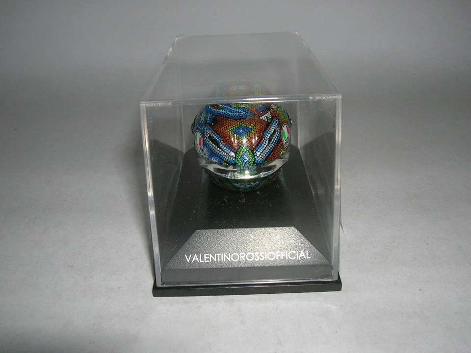 Minichamps AGV Helm Helmet Valentino Rossi Winter Test Sepang 27.01.2018 1:8 #46 - Bild 4 von 4