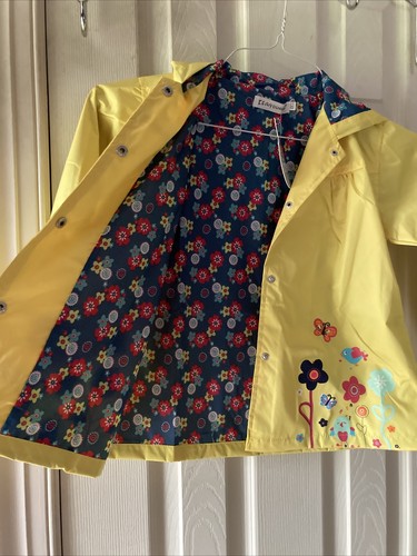 LITTLE GIRLS SIZE 110 (US 4) YELLOW RAIN JACKET FLOWERS/BIRDS/BUTTERFLIES NWT - Picture 6 of 10