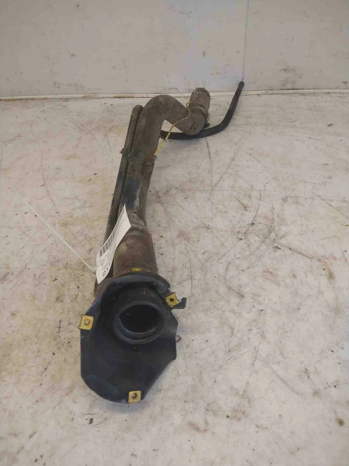 Dodge Caravan 2000 conjunto de cuello de llenado de combustible OEM 4809331AB Foto 2 de 2