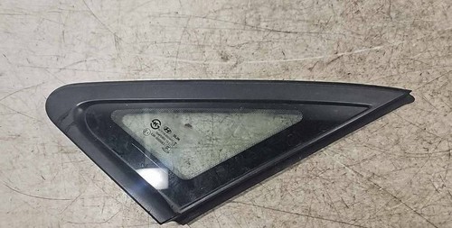 Rear vent glass