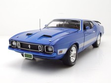 Modellino auto Ford Mustang Mach 1 classe del 1973 blu 1:18 Auto World