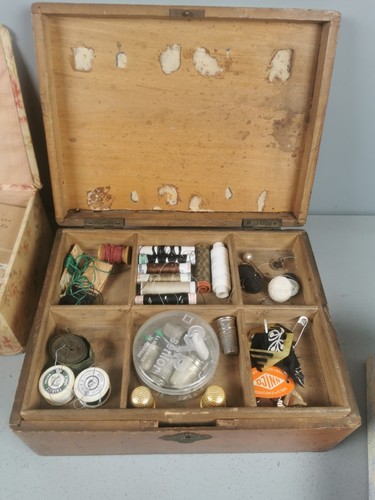 MERCERIE Lot de COUTURE Bobines FIL Aiguilles Boutons Rubans Des a coudre C51 - Picture 6 of 10