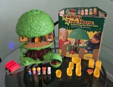 Vintage Kenner Tree Tots Family Tree House Complete Figures Accessories READ