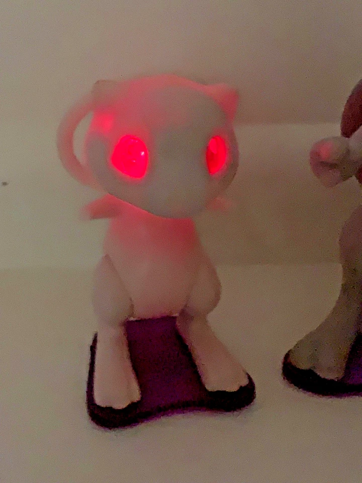 1999 Mew And Mewtwo 汉堡王口袋妖怪玩具复古/Mew 仍然有效! — 第 2/4 张图片