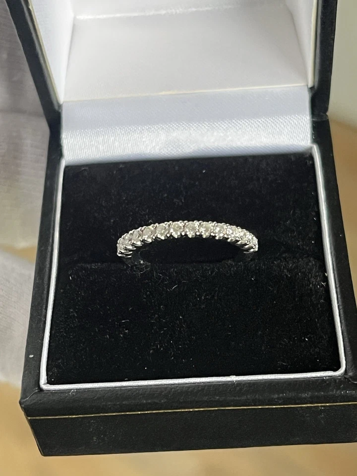 18ct White Gold Diamond 0.20ct Wedding/Eternity Ring,Size J1/2, Superb! RRP £950 - Image 3 of 4