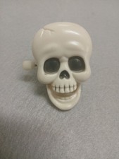 Broche insignia clip esqueleto juguete calavera riendo cuerda Halloween vintage