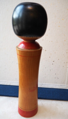 Kokeshi japonaise vintage Naruko signée Shōzō – poupée Kokeshi japonaise vintage Naruko signée Shōzō – poupée