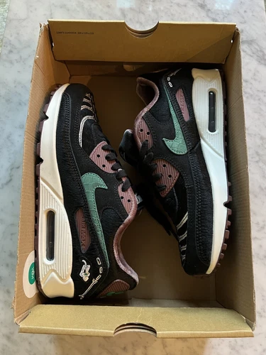 Size 9.5W/8M - Nike Air Max 90 ‘Siempre Familia’ (2021) *NEW. NO LID*