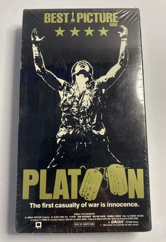 Platoon VHS Tape 1986 Vietnam War Drama Charlie Sheen Tom Berenger SEALED