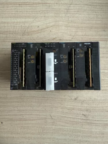 OMRON C200H-OD212&CP1W-MAD42&CJ1W-SCU21-V1&MAD42&PTS51(5 MODULES)