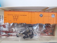 WALTHERS  SP/UP - PACIFIC FRUIT EXPRESS 40' REEFER CAR  50001  KIT HO SCALE