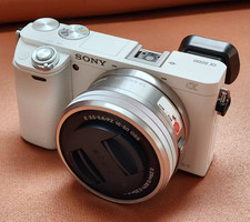 Sony A6000 ILCE-6000 Digital Camera w/ 16-50mm Lens English -98 NEW
