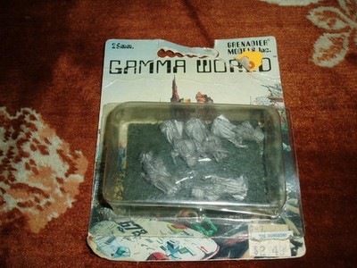 GRENADIER MODELS inc.  GAMMA WORLD 25mm FIGURES G-07 HEALERS