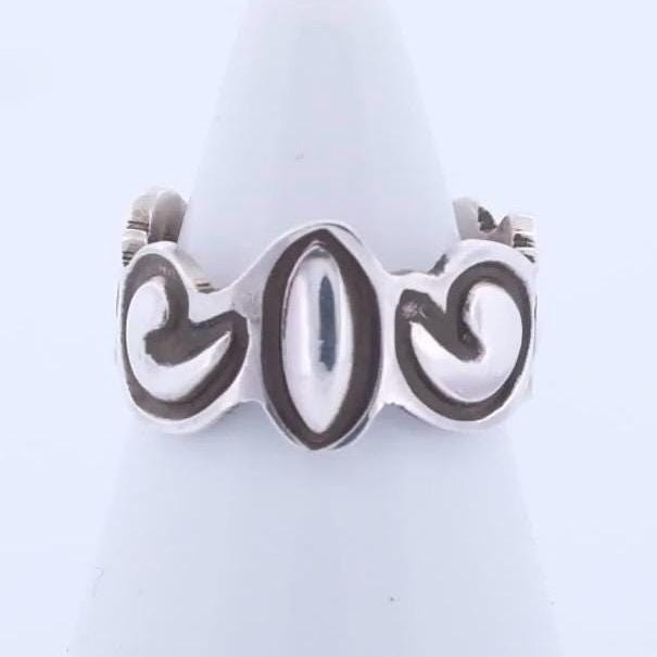 Alex Sanchez Diamond-Shaped Center Repoussè Stamp Navajo Sterling Silver Ring