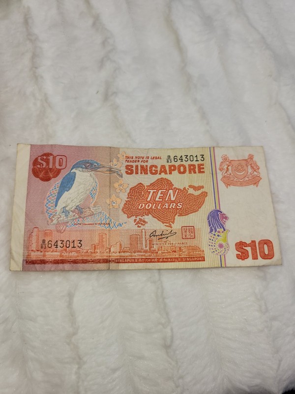 Singapore $10 Bird Series Bank Note.