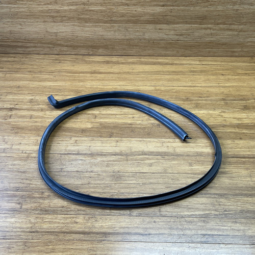McLaren 570S Spider 2017-2021 Front Right Outer window scraper seal Photo - $323