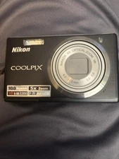 Nikon Coolpix s560 Digital Point And Shoot Camera W/batt, Charger, Sd Card, Book