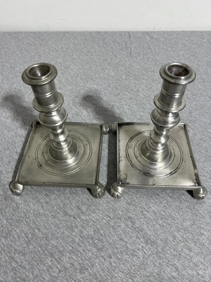 Juego de pies de bola base cuadrada para candelabros de peltre Towle Newburyport Foto 4 de 4