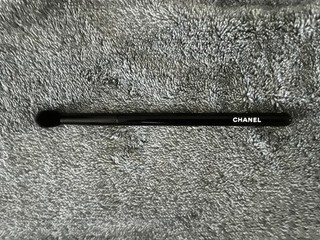 Chanel LES PINCEAUX DE CHANEL eyeshadow blending brush