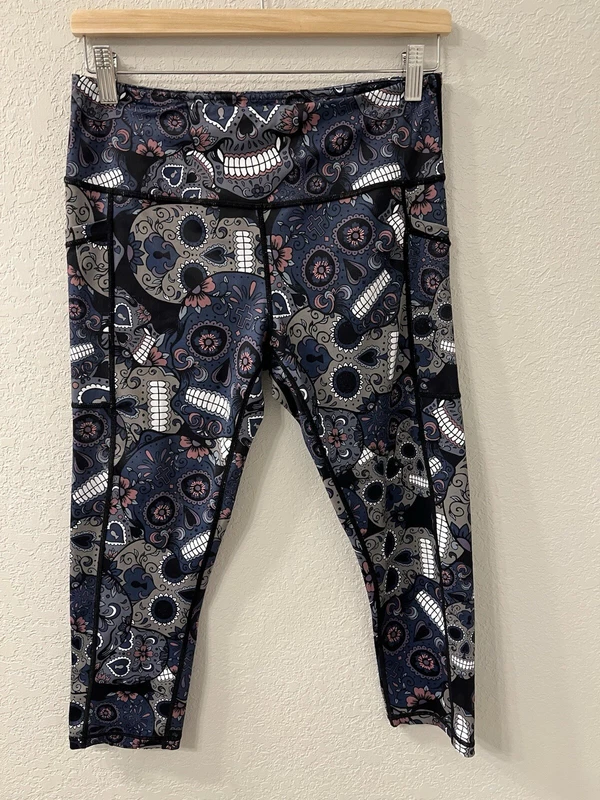 constantly-varied-gear midnight skull capri leggings
