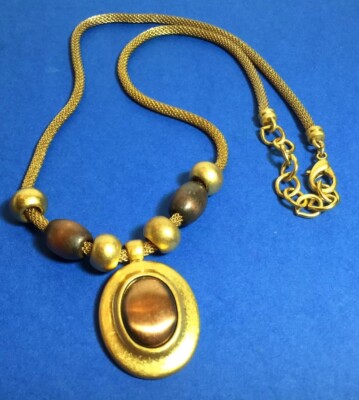 PRETTY VINTAGE 21  MESH CHAIN NECKLACE W/METAL BRUSH FINISH PENDANT & BEADS NICE