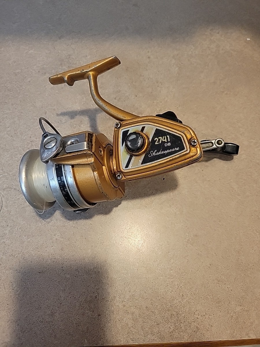 Vintage Shakespeare 2741 DB Japan Spinning Reel Gold Color Vintage Shakespeare 2741 DB Japan Spinning Reel Gold Color