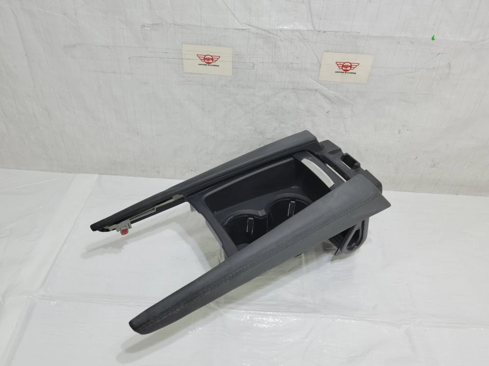 Porta-copo console central Mazda 3 2018 com obturador fabricante de equipamento original - Imagem 3 de 4