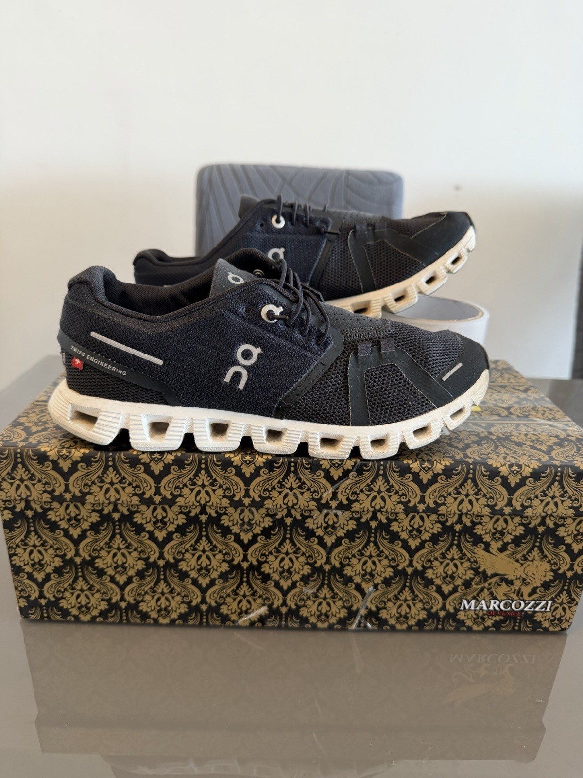 ON Cloud 5 On Running azul marino y blanco para mujer talla Uk 5