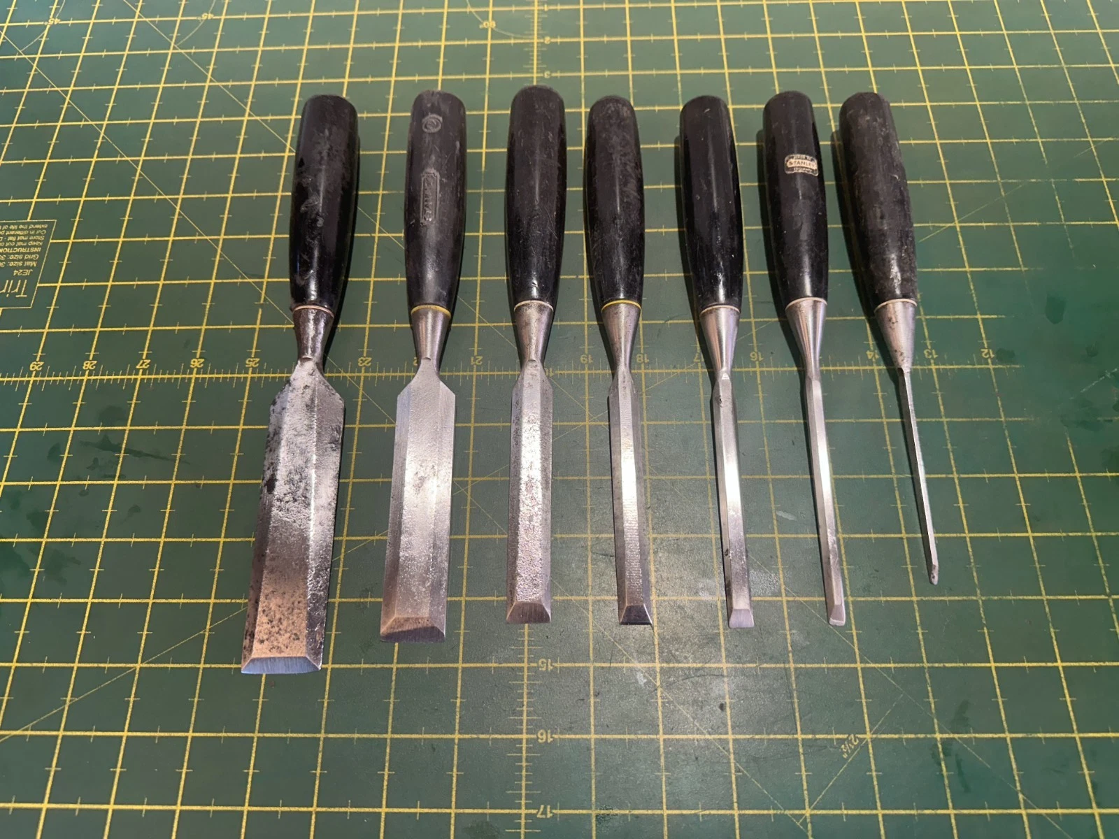7 no. Stanley 5001 Black Handled Bevel Edge Wood Chisels Graduated Set
