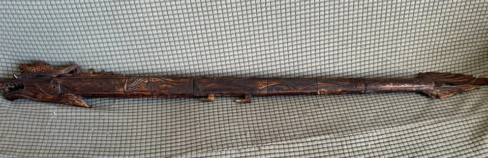 Tubo de dardo soplado de alto relieve tallado Borneo vintage Foto 3 de 4