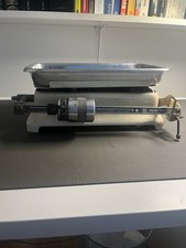 Una vecchia bilancia da cucina meccanica francese a barre