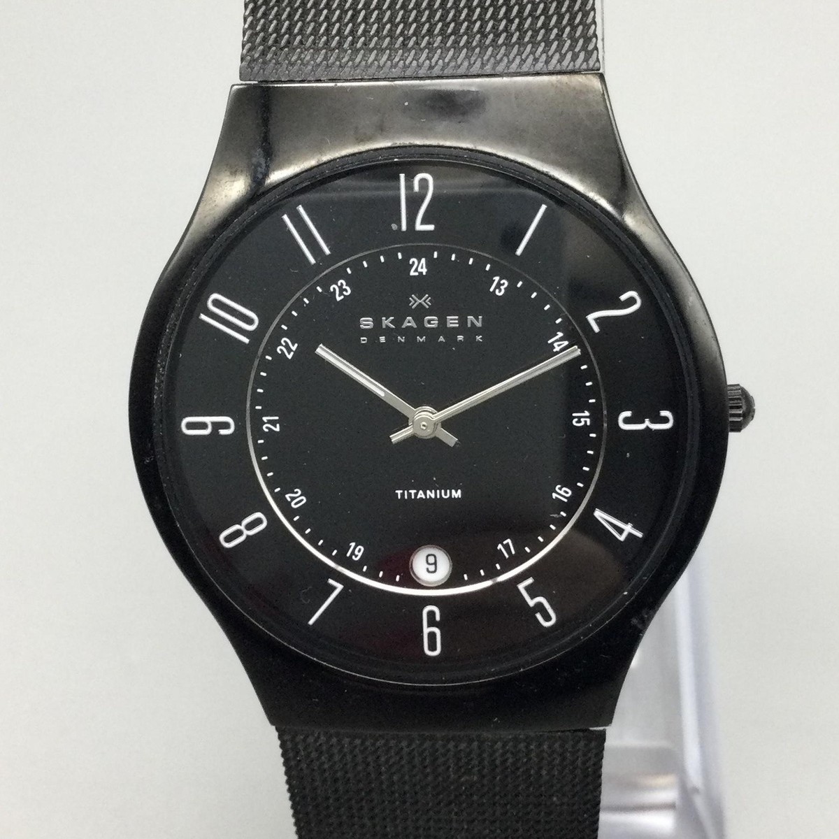 Skagen Mens Watch 37mm Black Dial Date Titanium 233XLTMB  display picture 2
