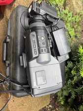 Vtg Jvc Compact VHS Videomovie GR-303 powers On W/ Hard Case 2 Batteries Charger