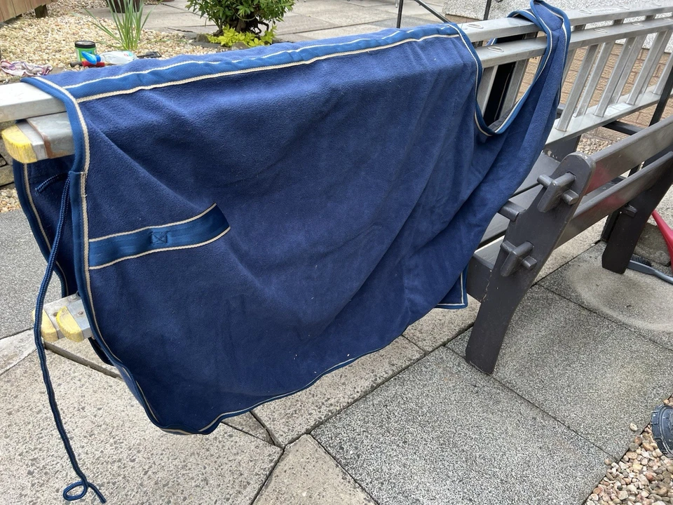 Mark Todd Fleece Exercise Sheet - Navy - 5.0” (largest size-fitted 6.9” rug) - Image 2 of 2