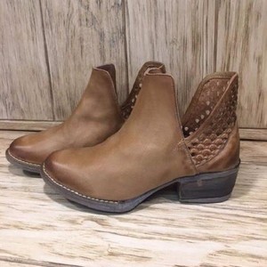 circle g cutout short boots