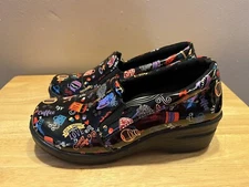 Easy Works By Easy Street Leeza Clogs Black/Multi Womens Size 7M
