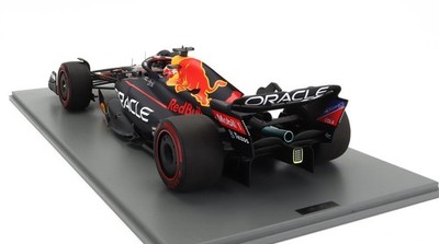 Spark 1:12 Scale Oracle Red Bull Racing RB18 #1 Verstappen Winner